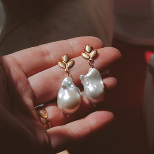 Theodora Earrings / Ivory Dreams