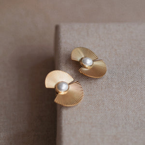 Pearl fan earrings