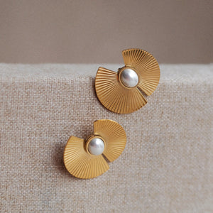 Pearl fan earrings