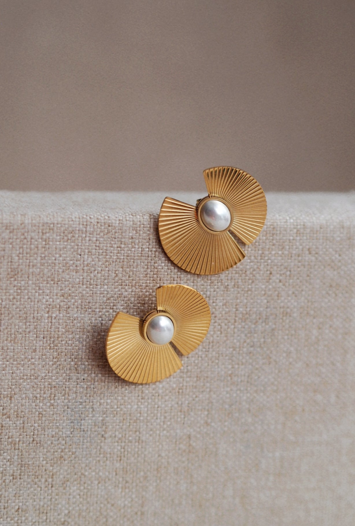 Pearl fan earrings