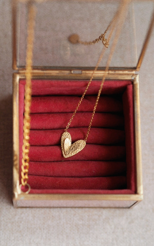 Valentine Necklace With Heart Pendant