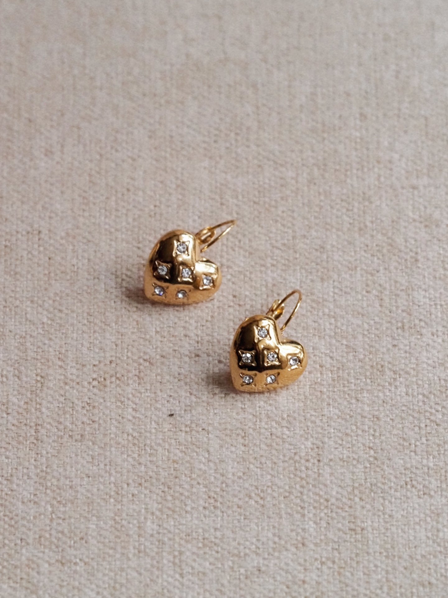 Emilie small Heart Earrings