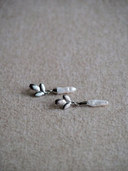 Andrea Atlas Leaf Pearl Earrings