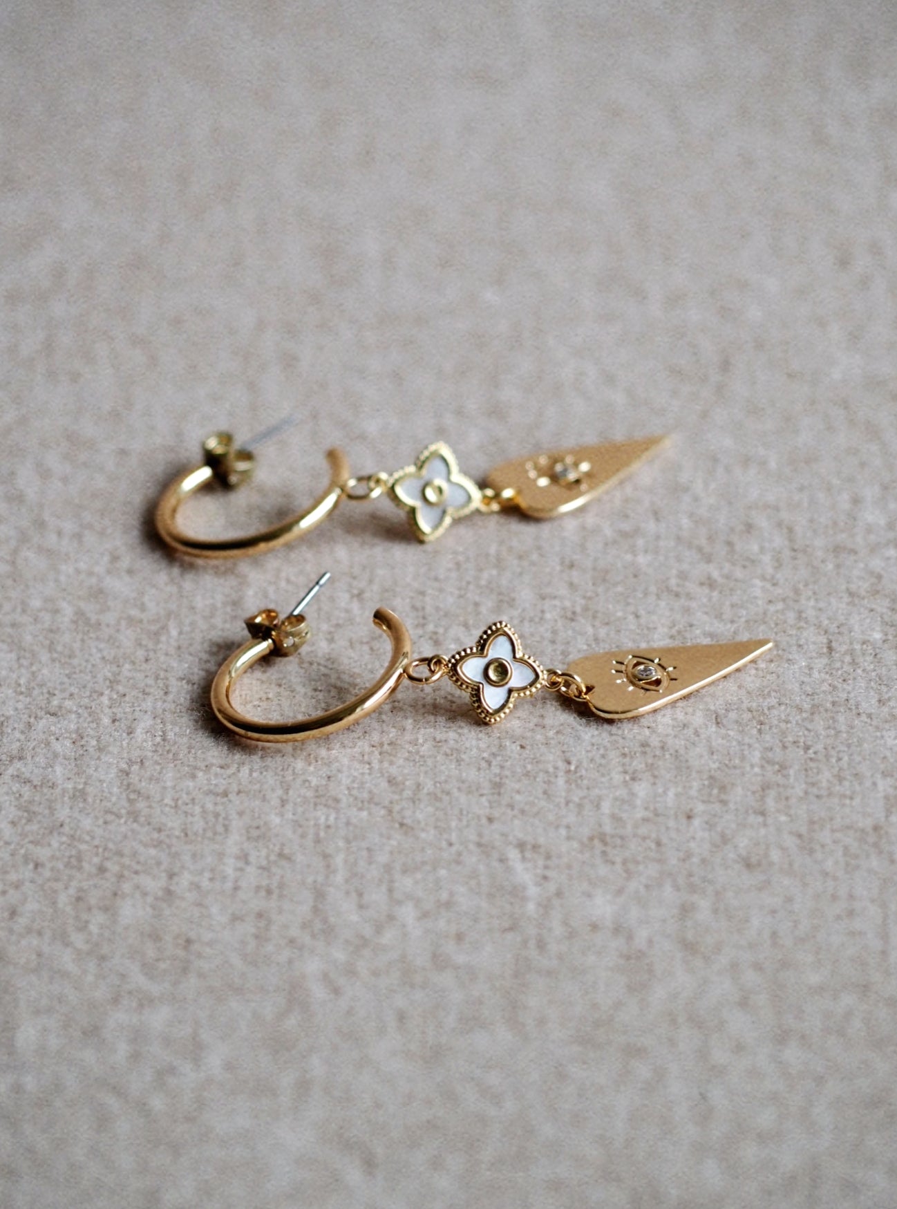 Andrea Atlas long Heart Earrings