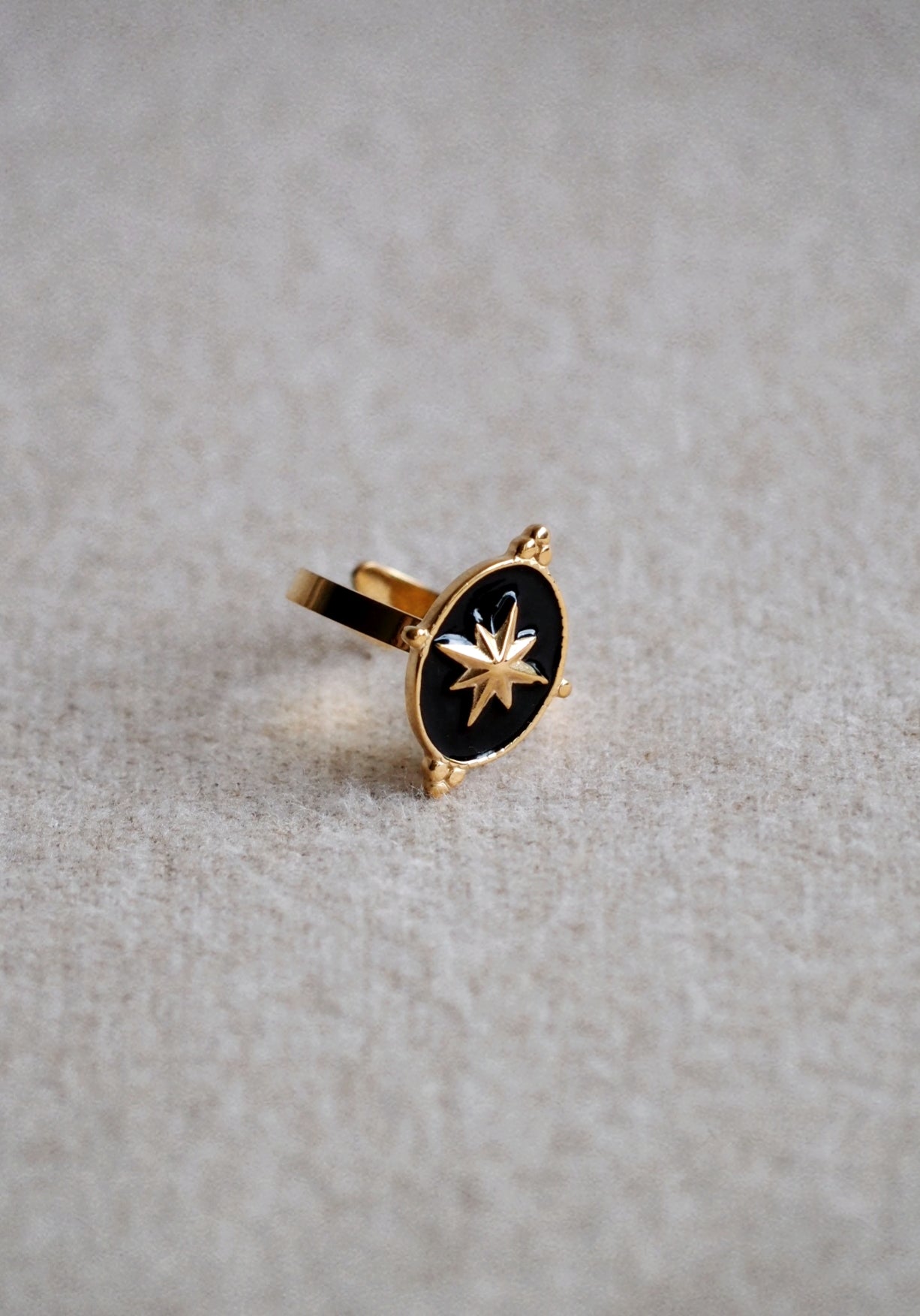 Vivienne Star Ring in Gold