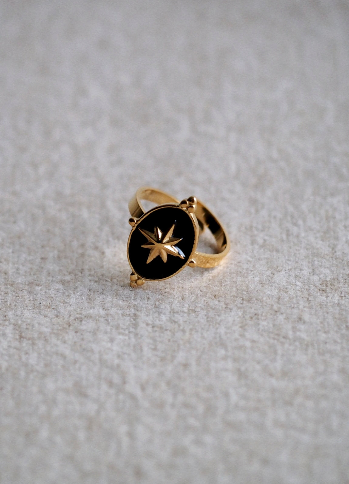 Vivienne Star Ring in Gold