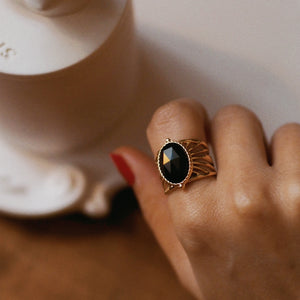 Unique Onyx Ring Gold