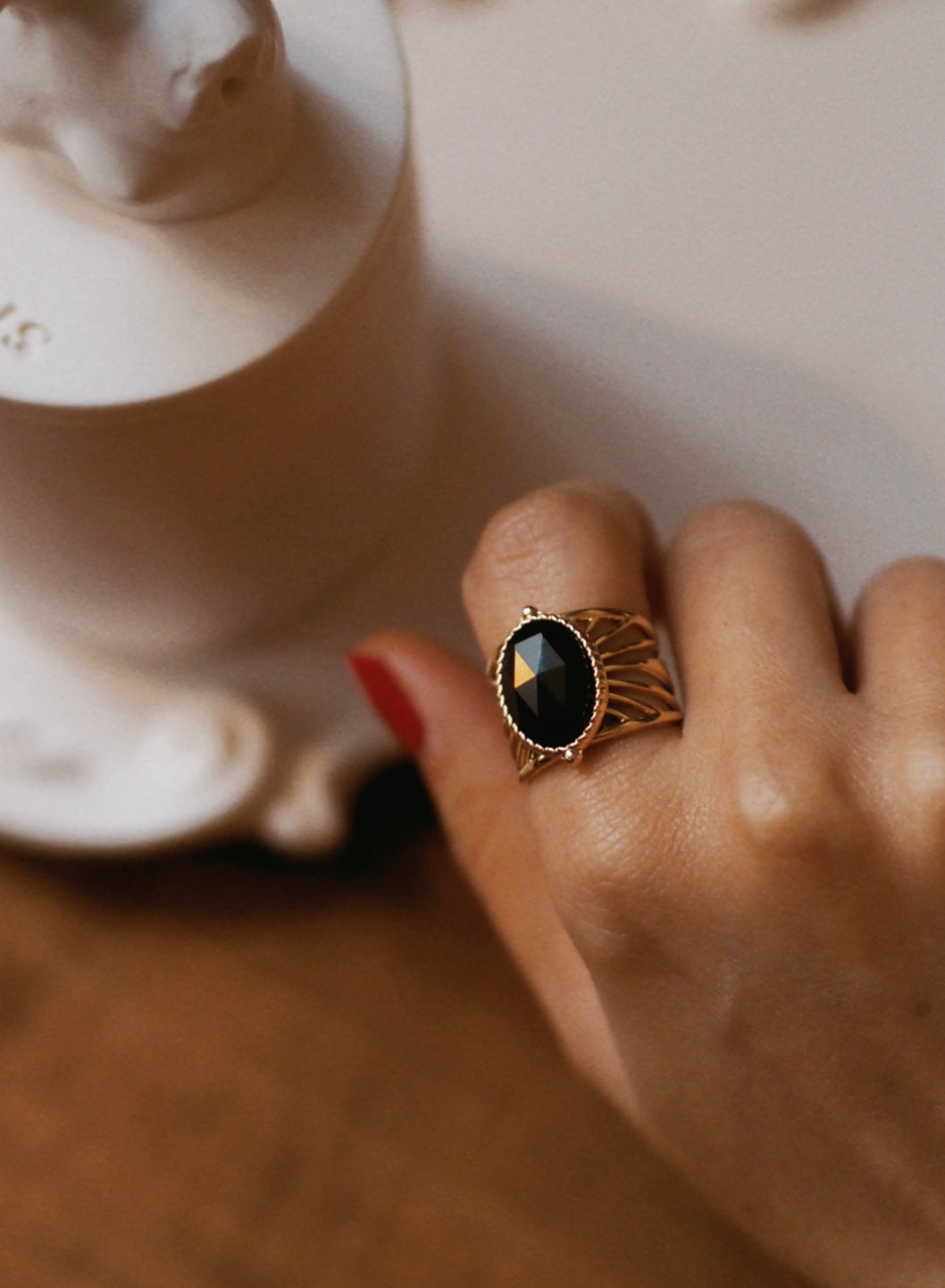 Unique Onyx Ring Gold