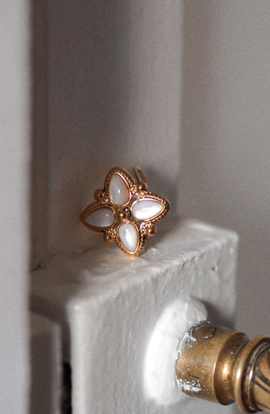 Amélie Mother of Pearl Ring