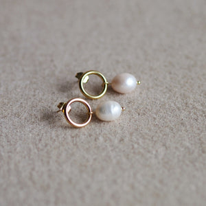 Andrea Atlas Minimalistic Pearl Earrings
