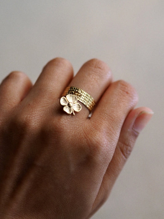 Clover Tassel Ring
