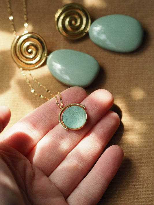 Blue Rotating Gemstone Necklace