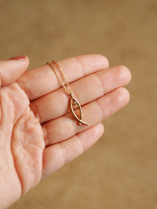 (Copy) Beautiful Simple Fish Necklace In Silver