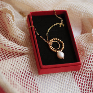 Summer Catch Pearl Necklace