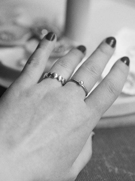 Delicate pearl Ring in silver colour