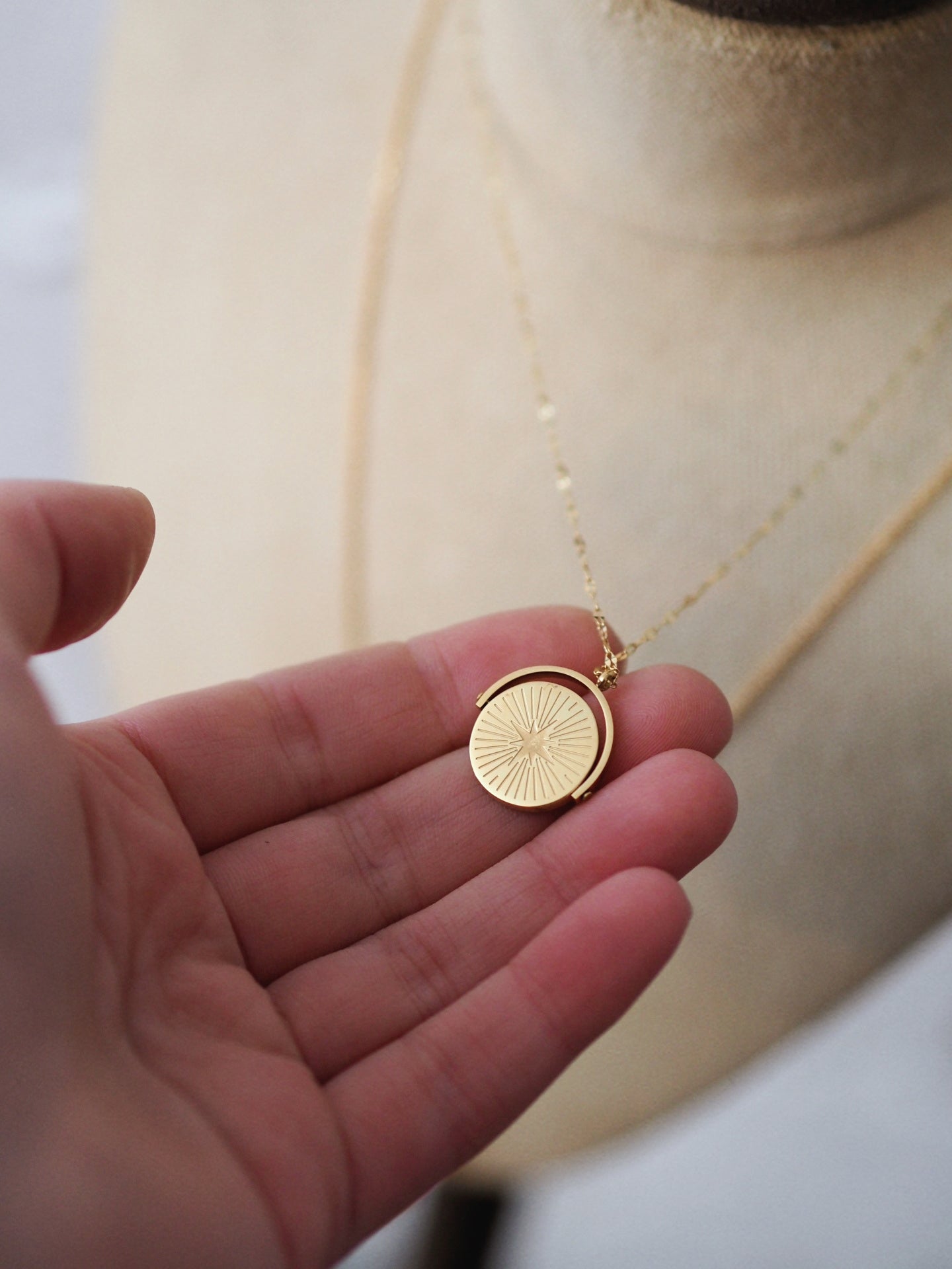 Rotating Gemstone Necklace