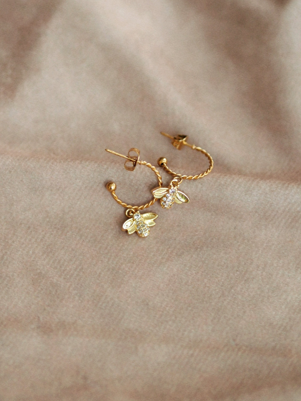 Atlas Sparkle Bee Hoops