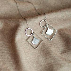 Signature Chain Earrings / Golden Era in Silver Colour