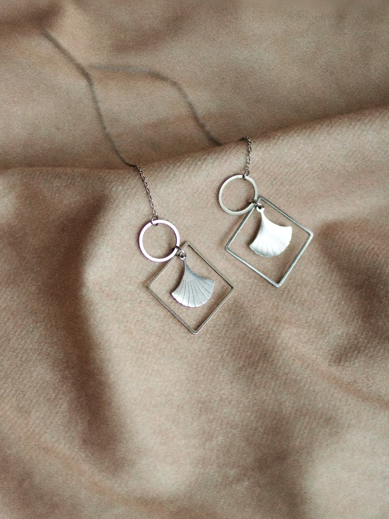 Signature Chain Earrings / Golden Era in Silver Colour