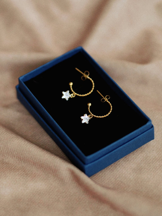 Atlas Magic Star Hoops in gold