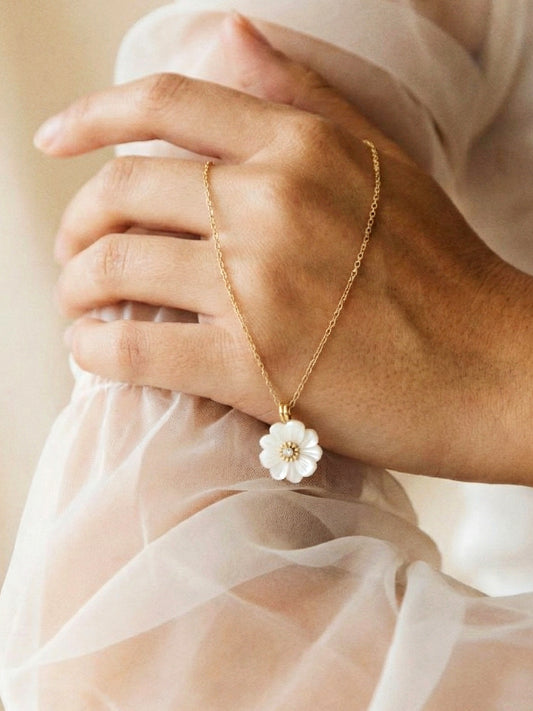 Amelie Flower Necklace