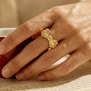 Maja Adjustable Bow Ring