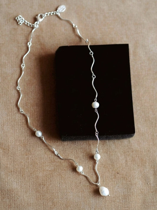 Unique Pearl Necklace in silver