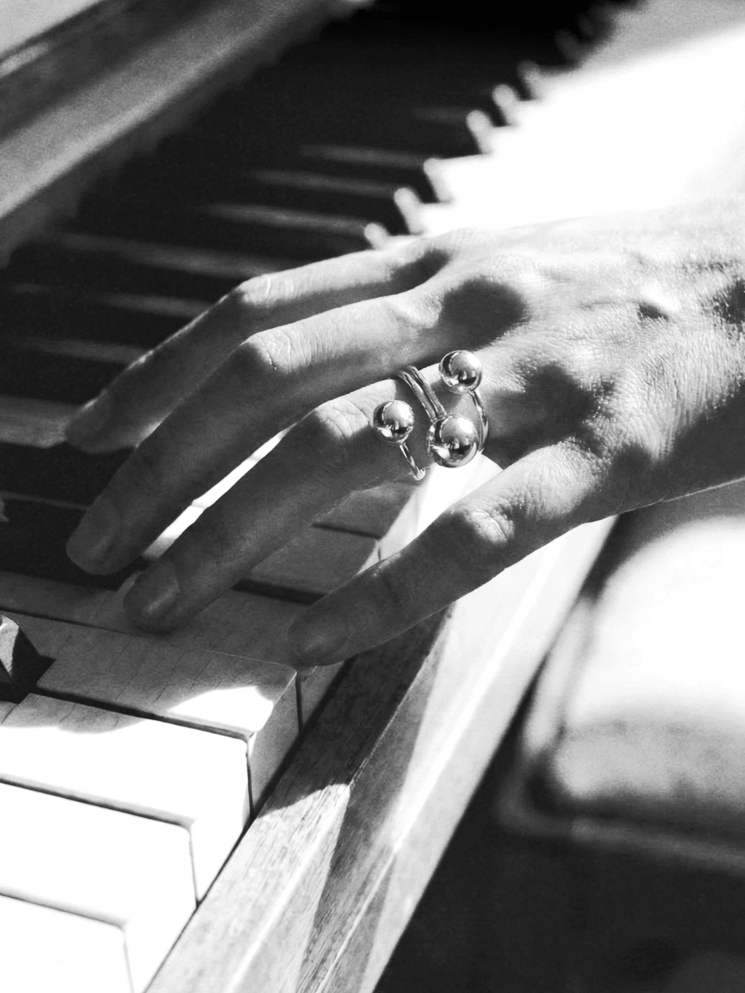 Laura Ball Ring in Silver