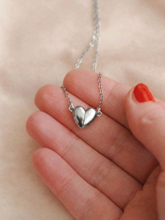 "Atlas Heart" necklace in silver