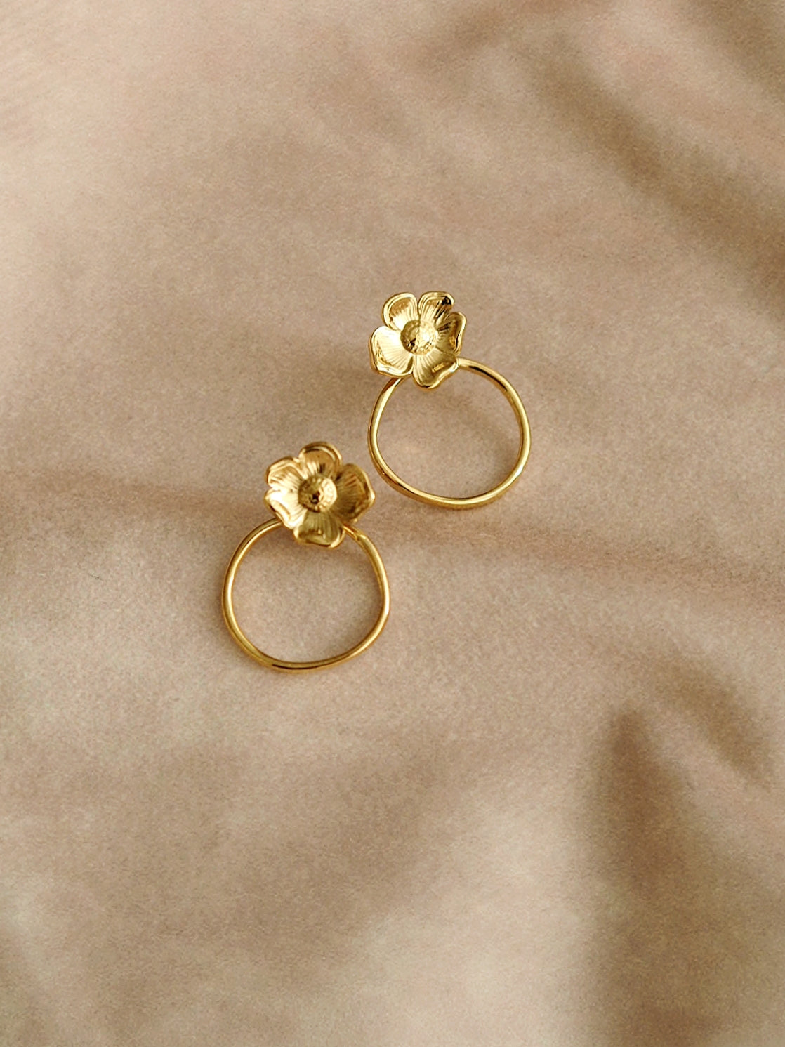 Chloe Flower Earrings in Gold