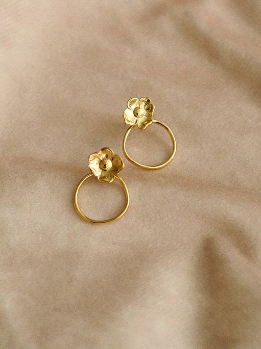 Chloe Flower Earrings in Gold