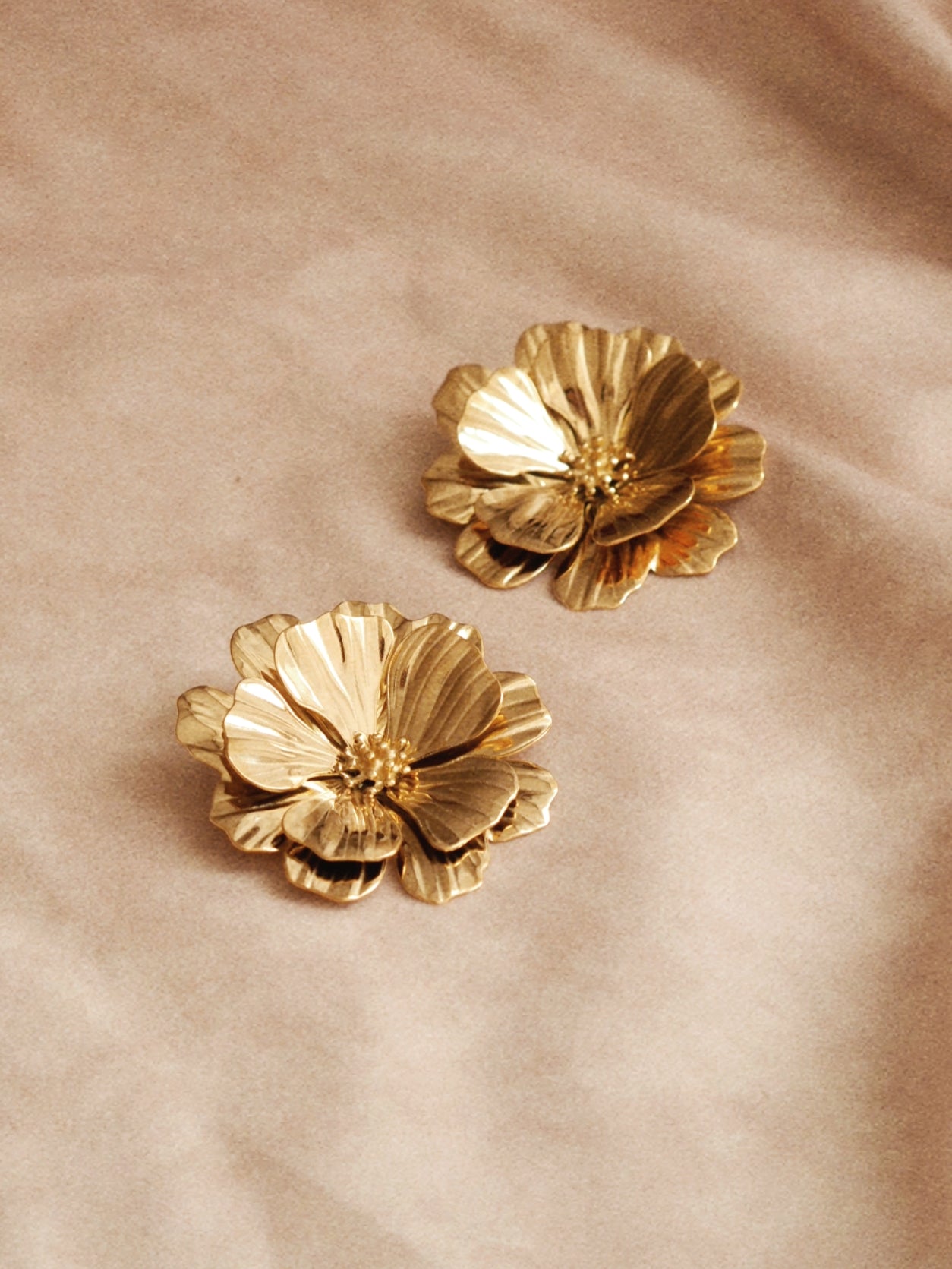 Anthoaneta Flower Earrings in Gold