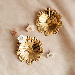 Anthoaneta Flower Earrings in Gold
