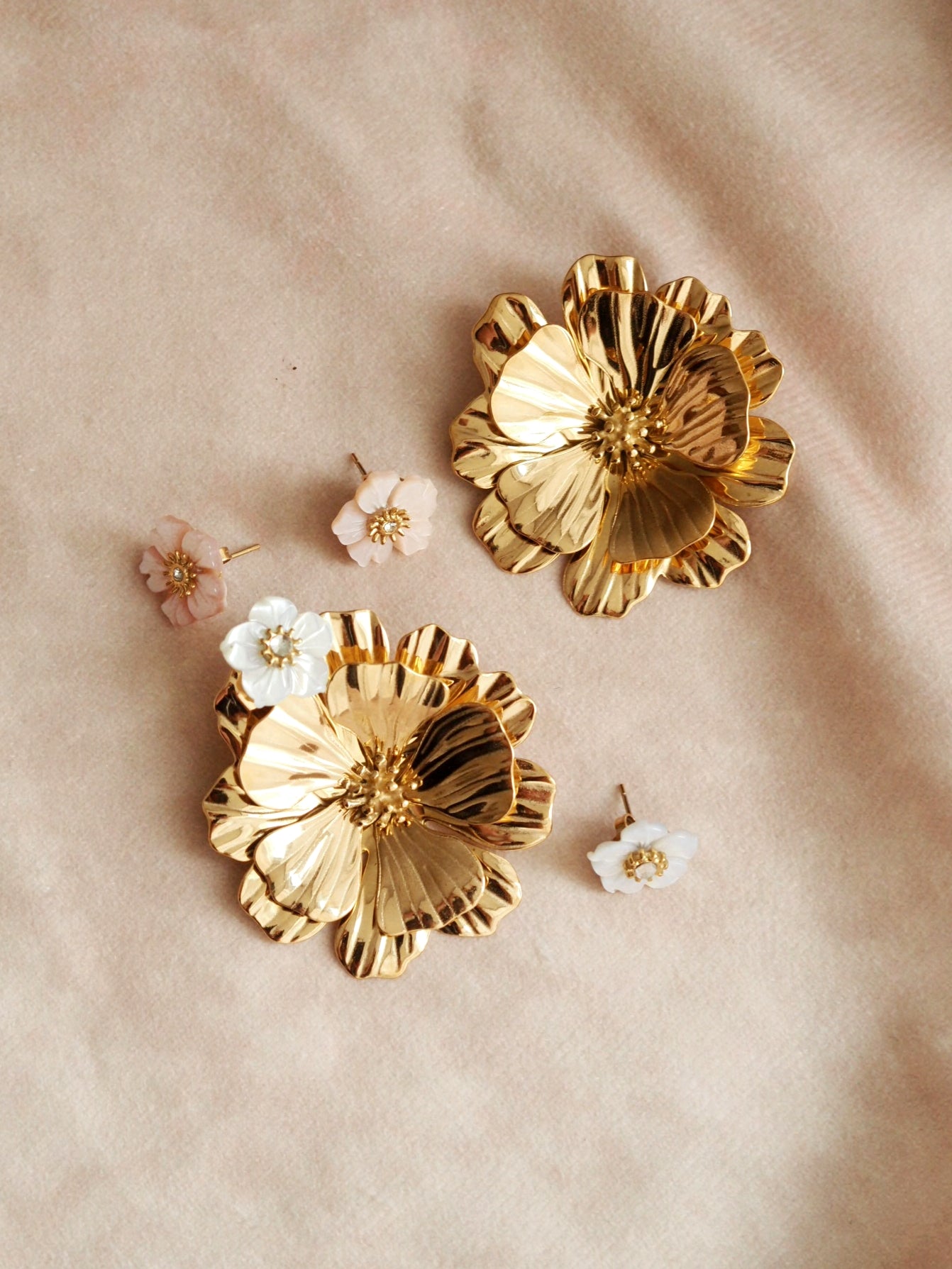 Anthoaneta Flower Earrings in Gold
