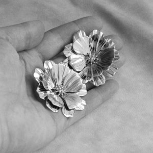 Anthoaneta Flower Earrings in Gold