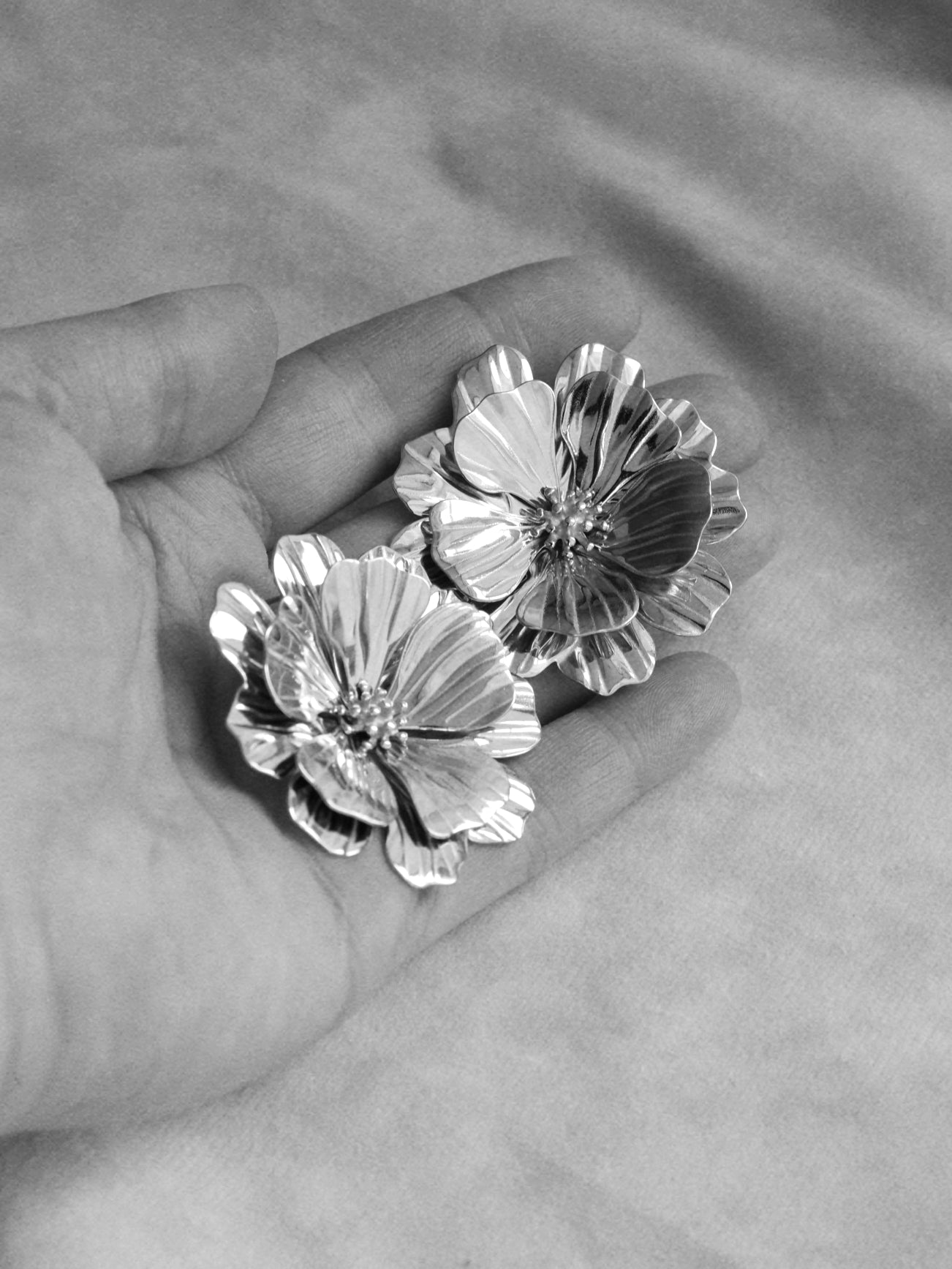 Anthoaneta Flower Earrings in Gold