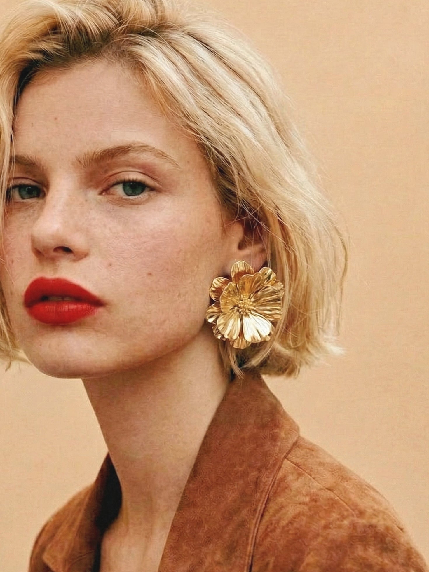 Anthoaneta Flower Earrings in Gold
