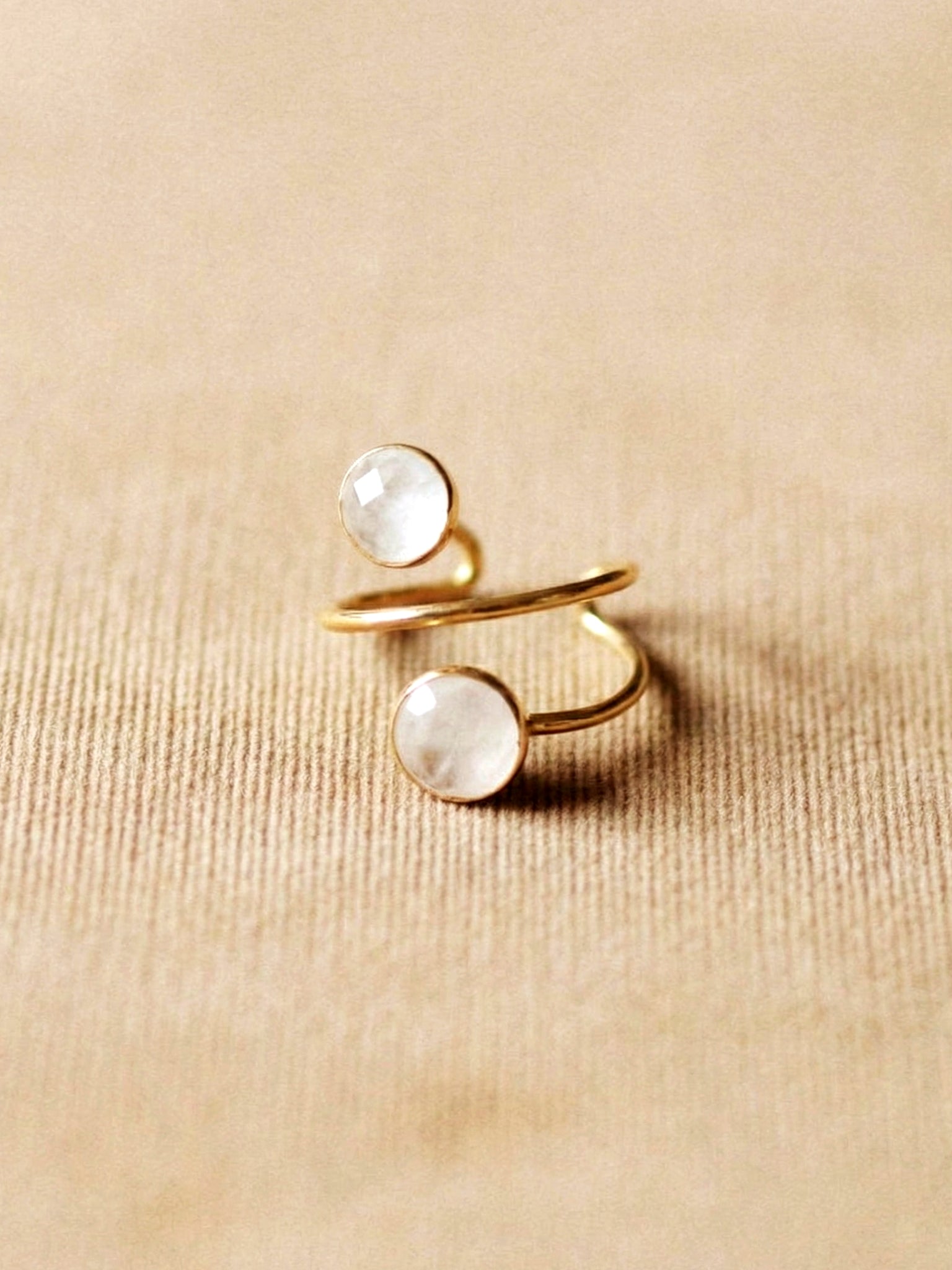Unique Quartz Ring in Gold
