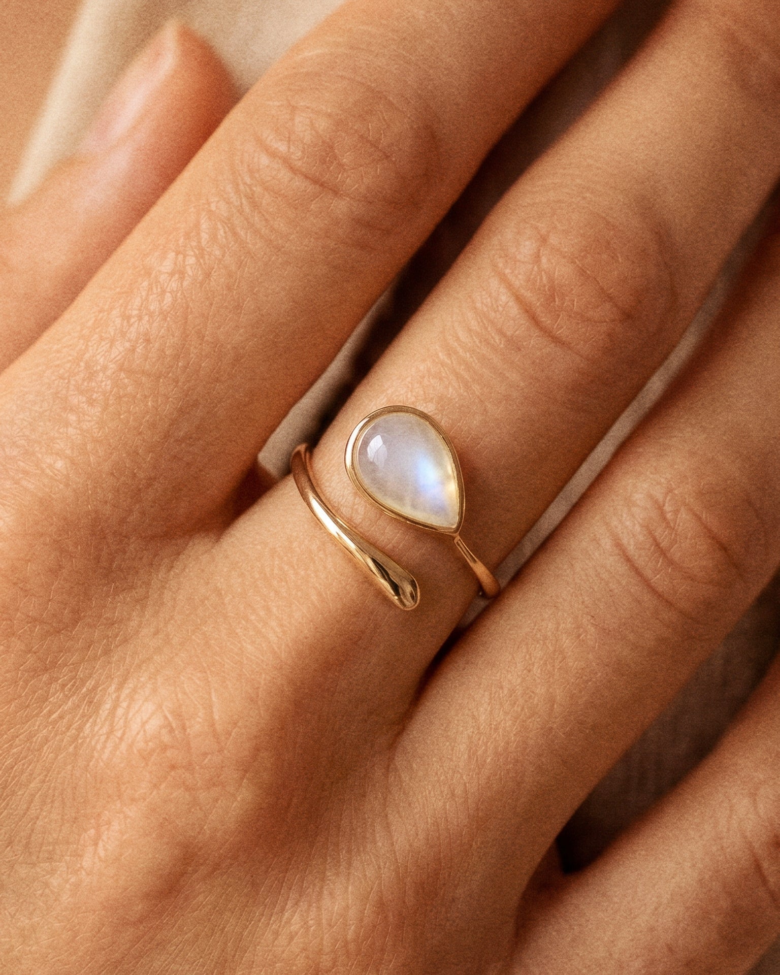 New Weronika white quartz Ring Gold