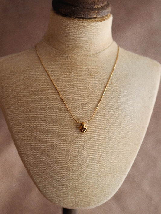 Esme Fine Necklace in Gold