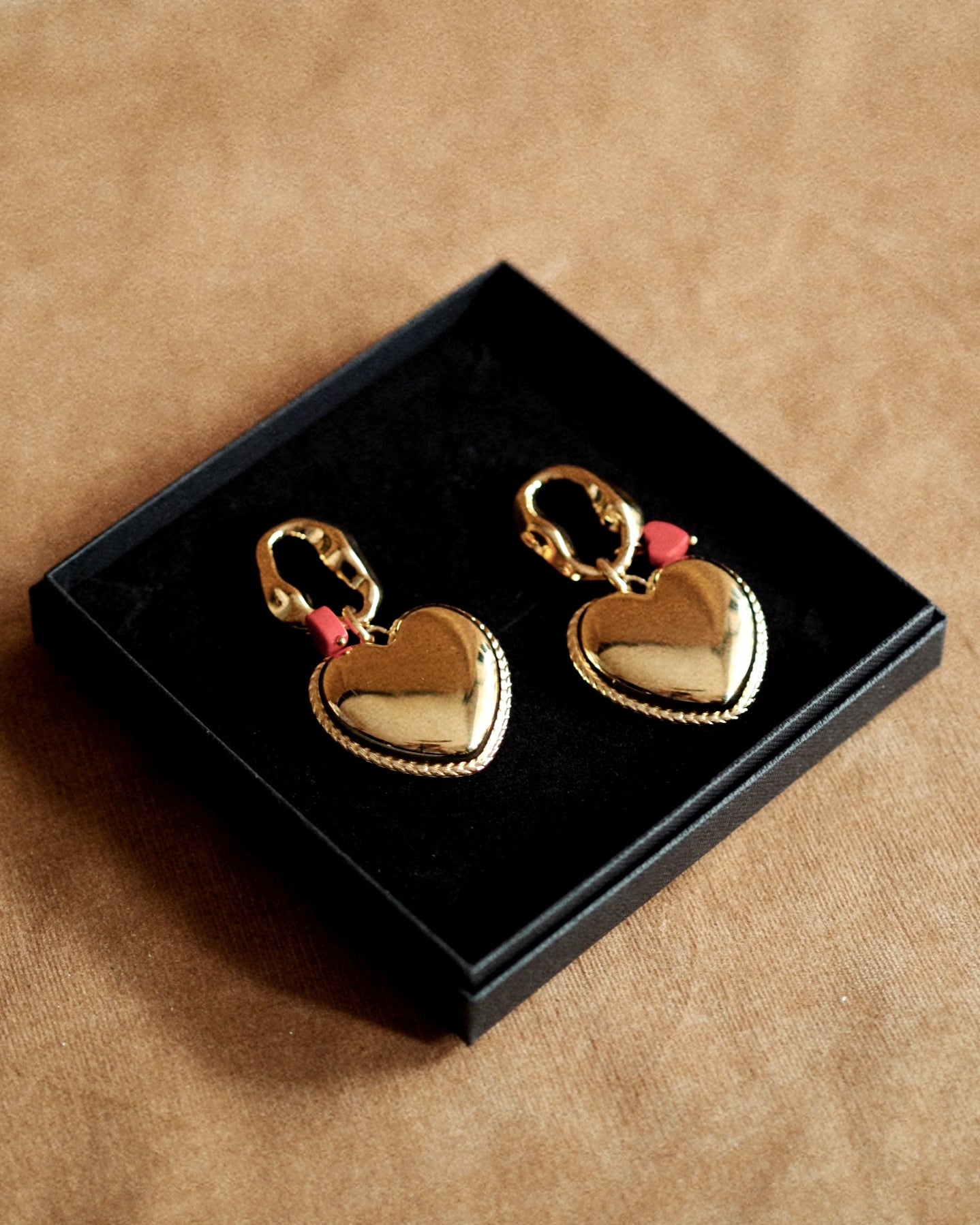 Amorette Earrings in Gold