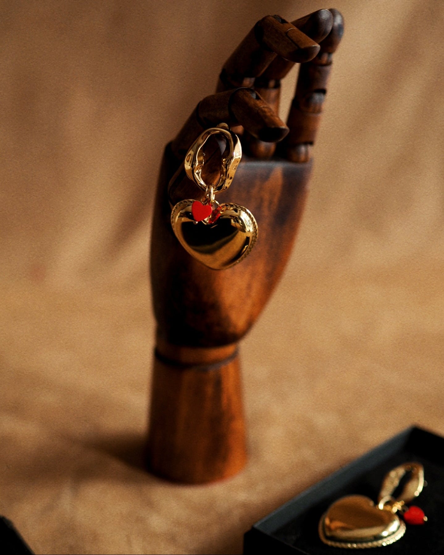 Amorette Earrings in Gold