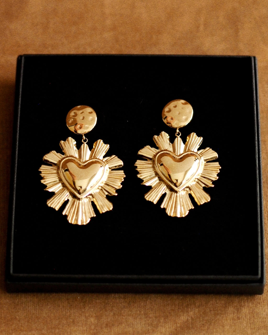 Sacré Heart Earrings in Gold