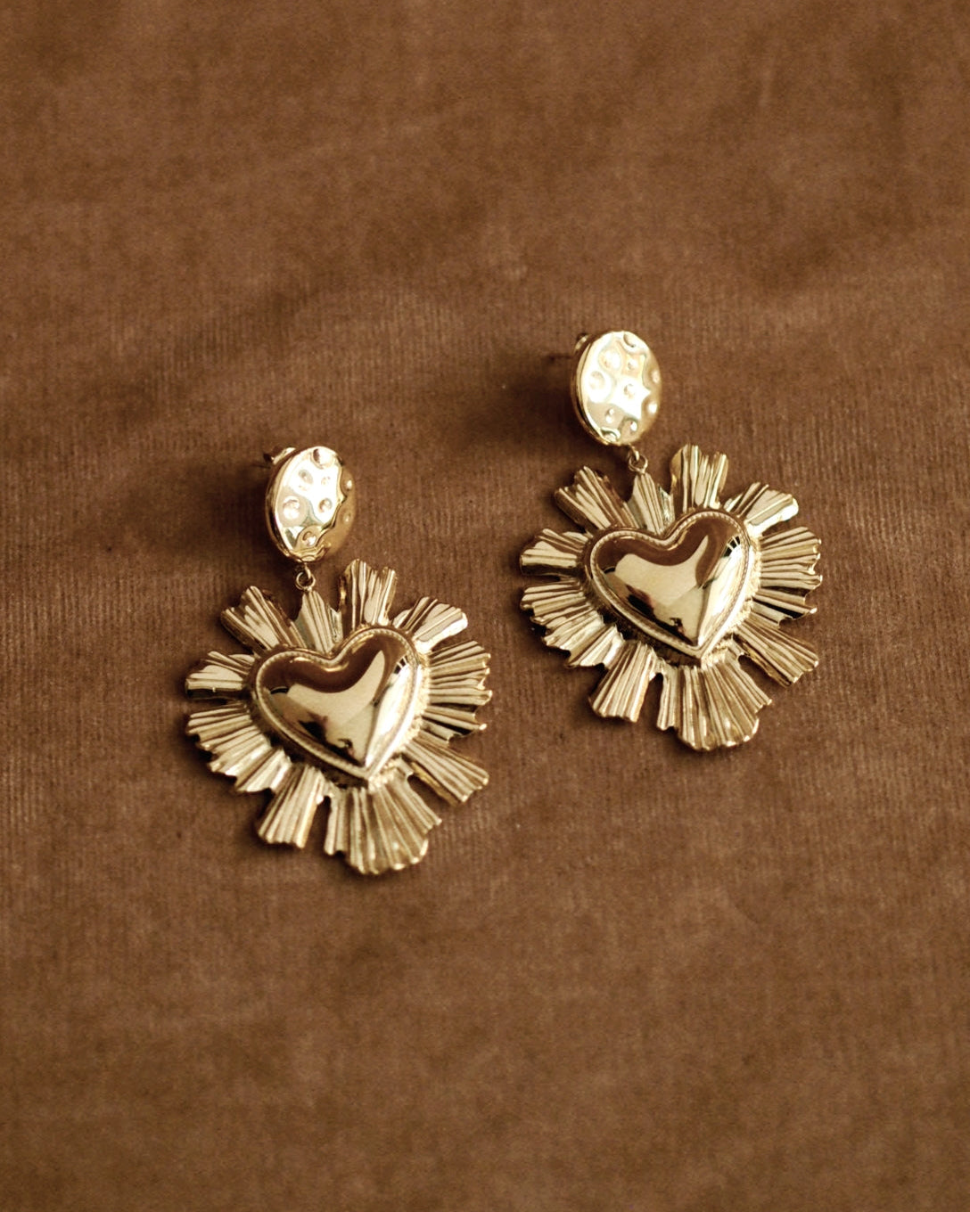 Sacré Heart Earrings in Gold
