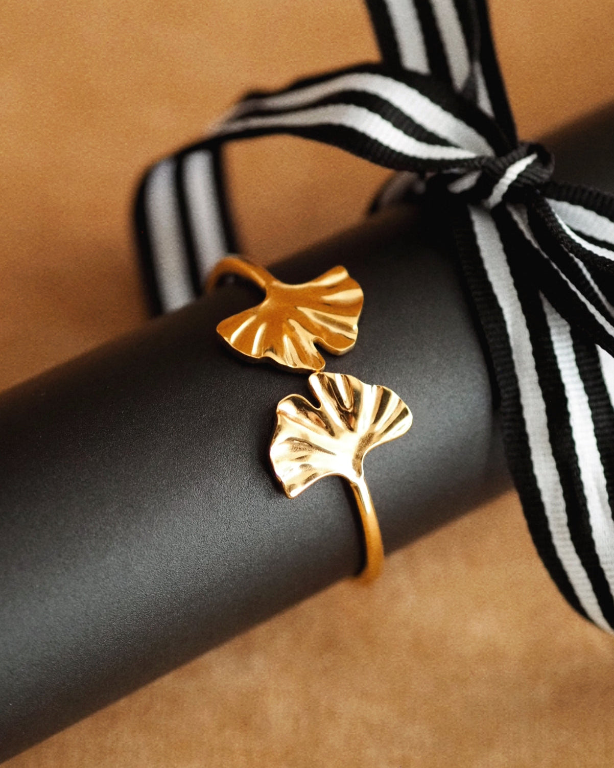 Special Ginkgo Leaf Design Bangle in Gold
