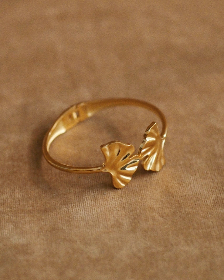 Special Ginkgo Leaf Design Bangle in Gold