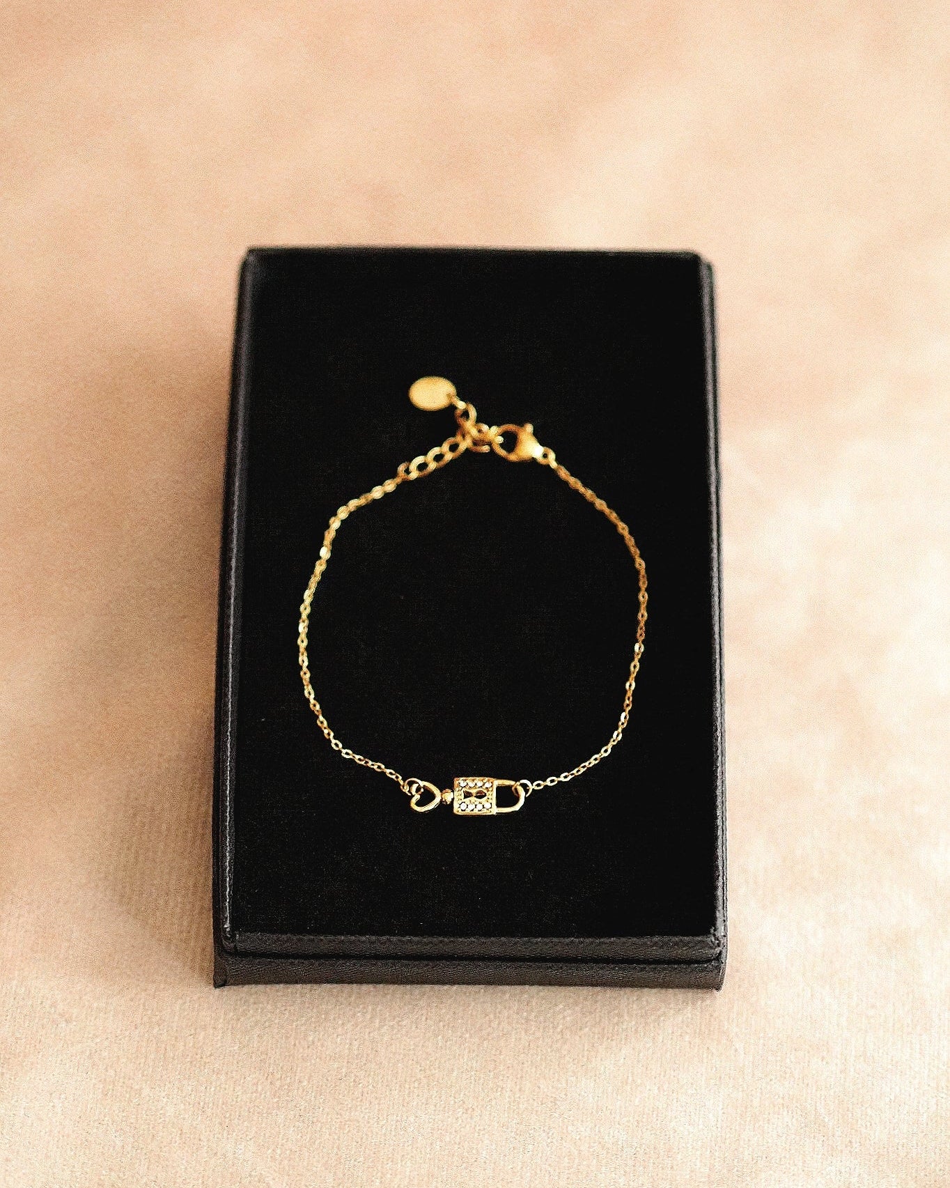 Heartlock Bracelet in Gold