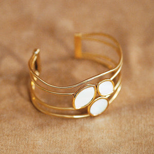 Pearl Bangle in Gold