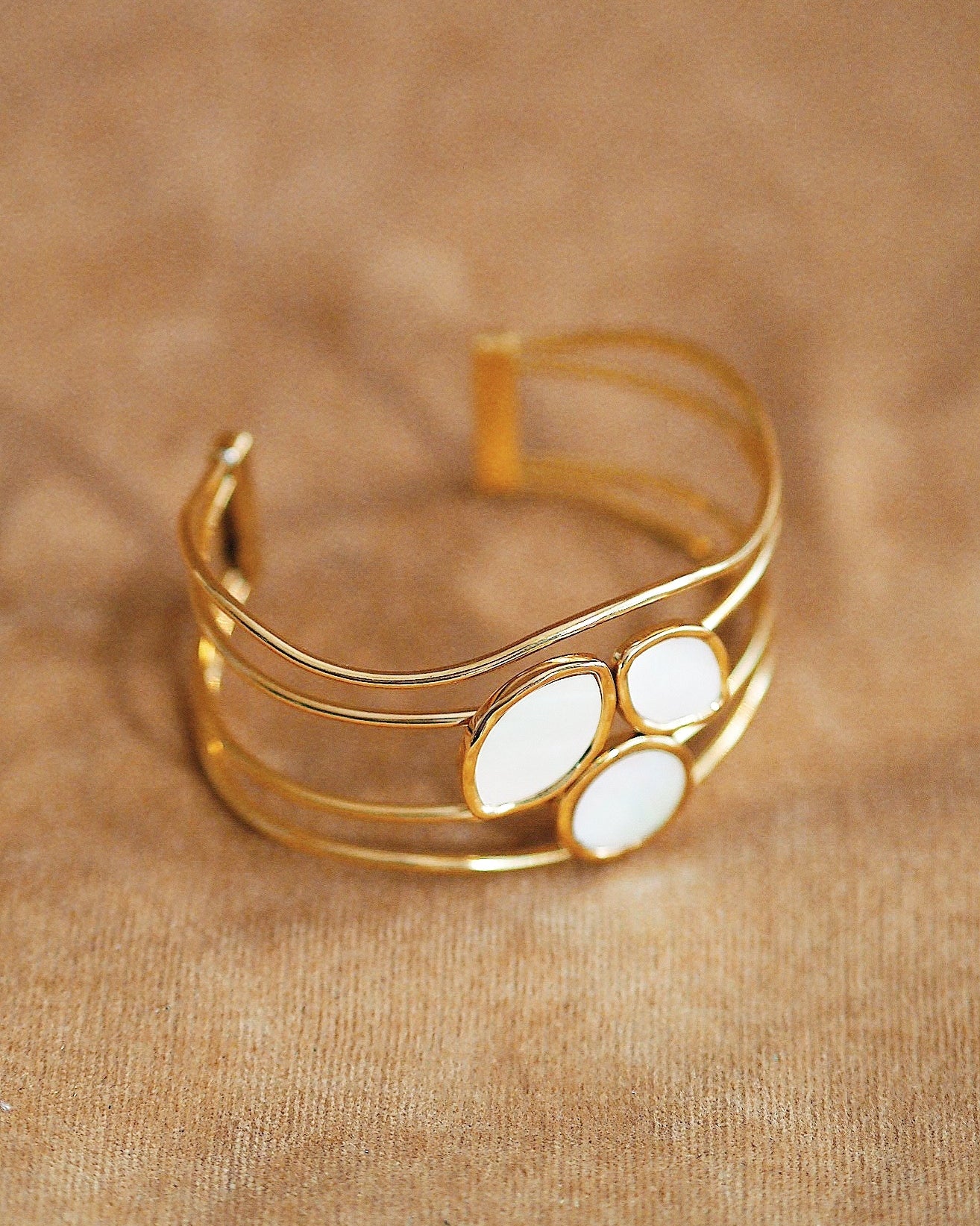 Pearl Bangle in Gold