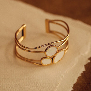 Pearl Bangle in Gold